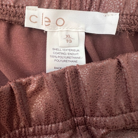 Comfy pleather-looking leggings - Picture 2 of 4